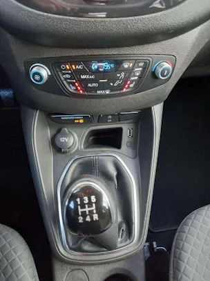 Ford Tourneo Courier 1.0 EcoB 100 Titanium
