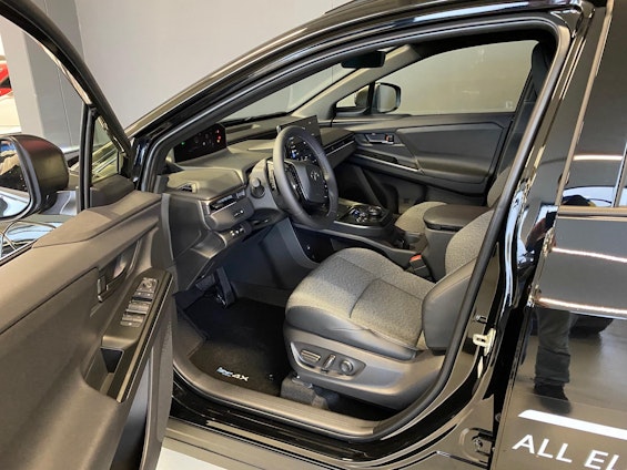 Vehicle image 14 Vehicle image 14