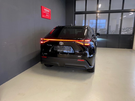 Vehicle image 18 Vehicle image 18