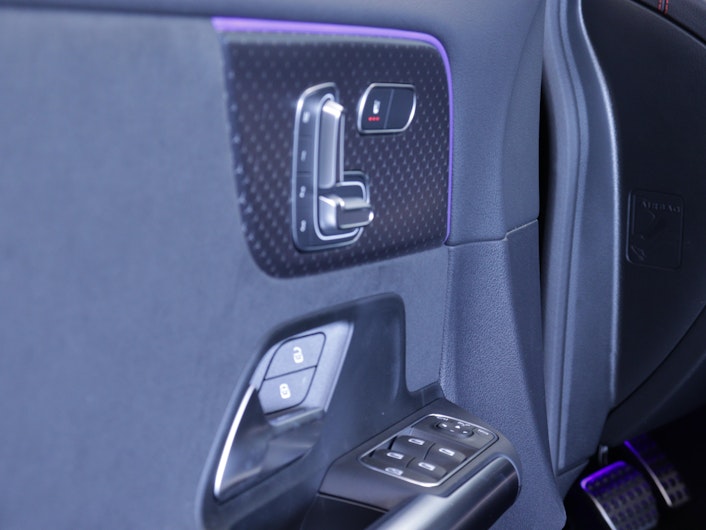 Vehicle image MERCEDES-BENZ EQA 350