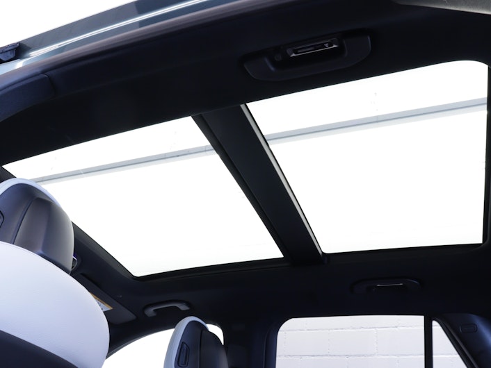 Vehicle image MERCEDES-BENZ GLC 220