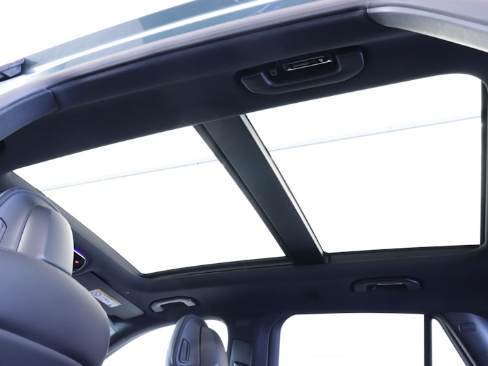 Vehicle image MERCEDES-BENZ GLC 220