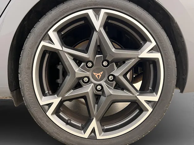 Cupra Leon ST 2.0 TSI 333PS VZ 4Drive