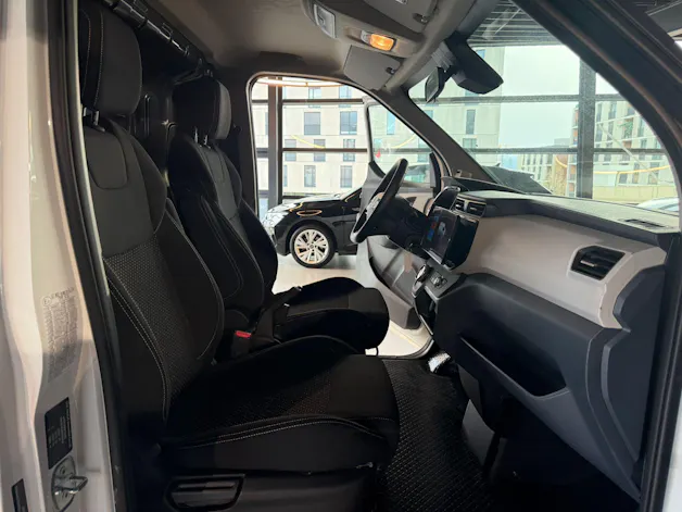 Maxus eDELIVER 3 Kastenaufbau L1H1 50kWh