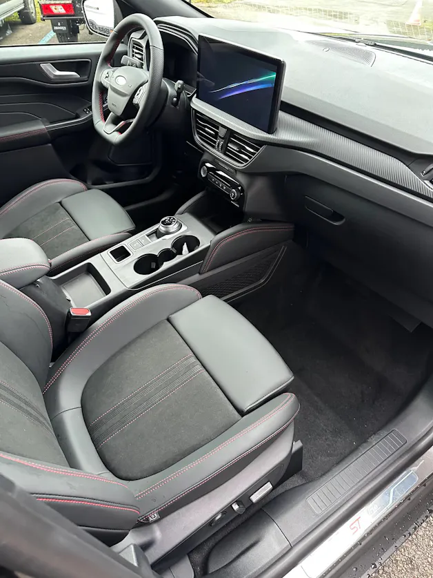 Ford Kuga 2.5 Hybrid ST-Line X 4x4 FHEV