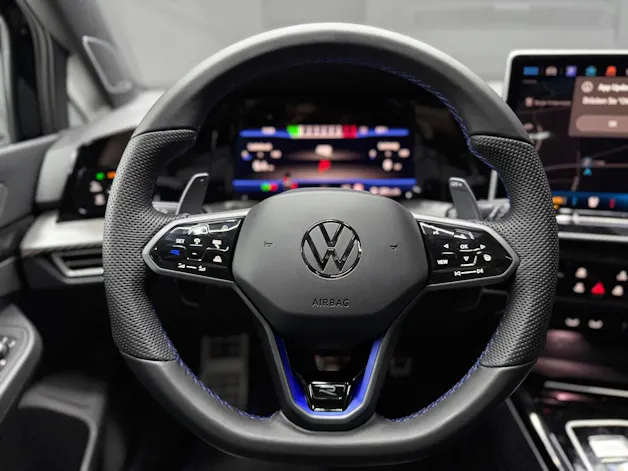 VW Golf 2.0TSI R 4M