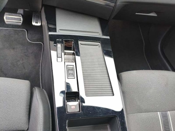 Vehicle image 8 Vehicle image 8