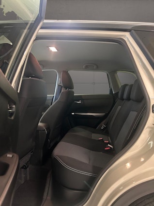 Vehicle image 3 Vehicle image 3