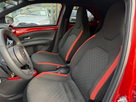 Vehicle image 10 Vehicle image 10