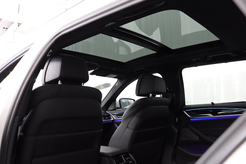 Vehicle image BMW 5 SERIES