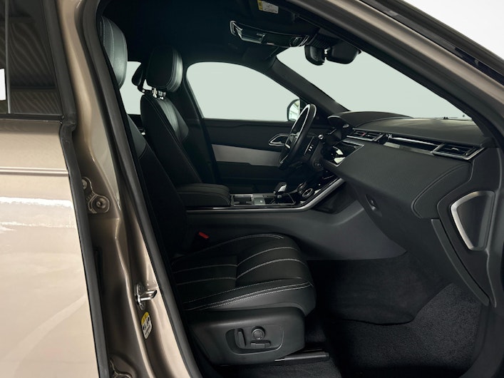 Vehicle image LAND ROVER RANGE ROVER VELAR