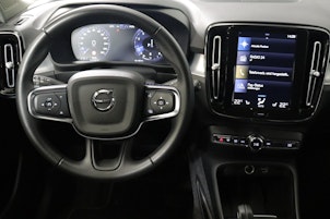 Vehicle image VOLVO XC40 2.0 B4 MH Momentum AWD