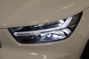 Vehicle image VOLVO XC40 2.0 B4 MH Momentum AWD