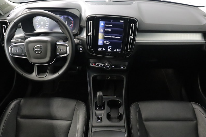 Vehicle image VOLVO XC40