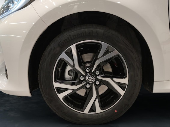 Vehicle image 18 Vehicle image 18