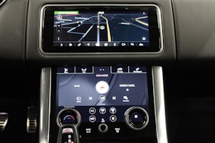 Vehicle image LAND ROVER Range Rover Sport 3.0 SDV6 HSE Dynamic mit Anhängerkupplung