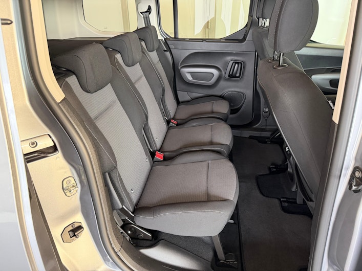 Vehicle image TOYOTA PROACE CITY VERSO