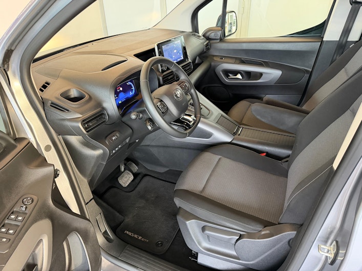 Vehicle image TOYOTA PROACE CITY VERSO