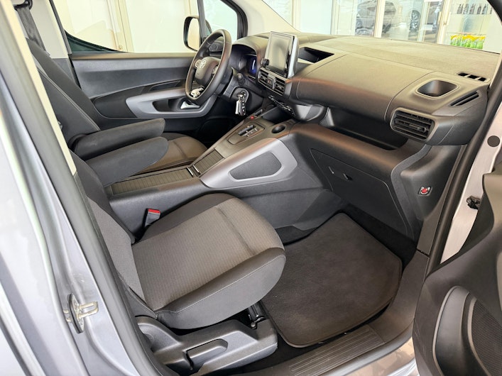 Vehicle image TOYOTA PROACE CITY VERSO