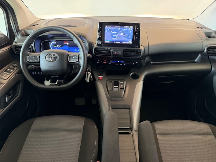 Vehicle image TOYOTA PROACE CITY VERSO