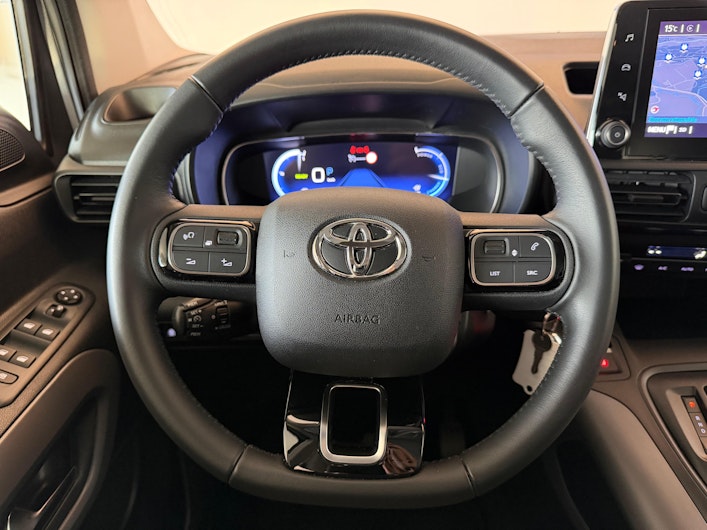 Vehicle image TOYOTA PROACE CITY VERSO