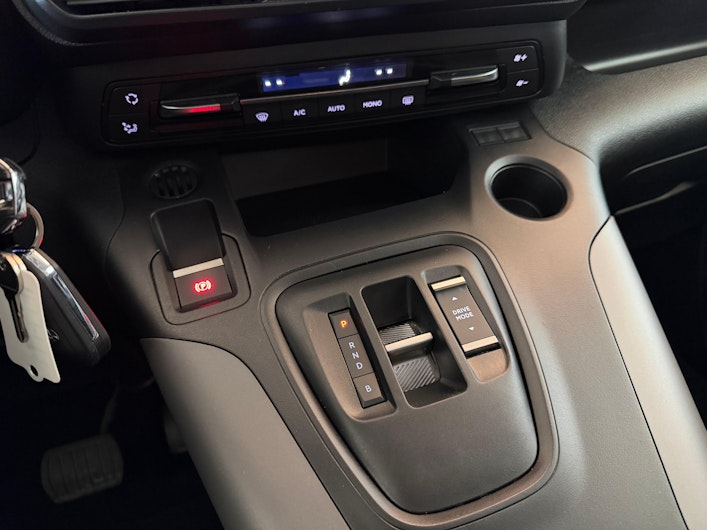 Vehicle image TOYOTA PROACE CITY VERSO