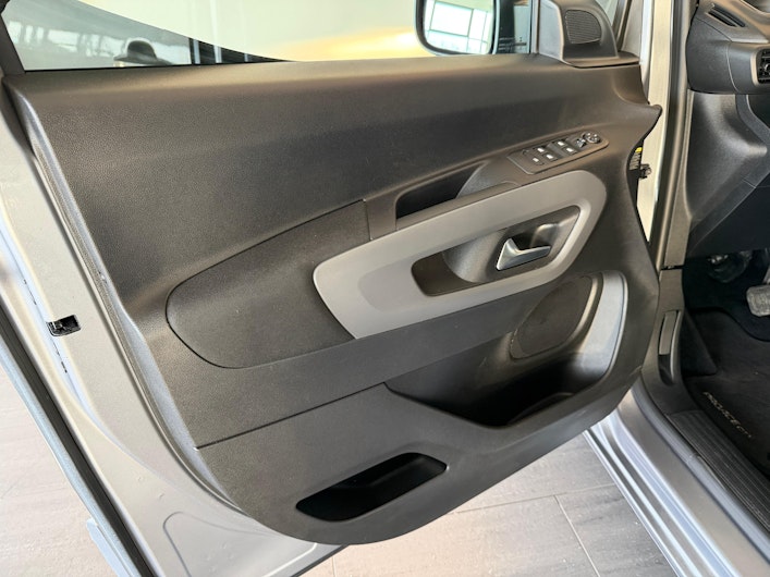 Vehicle image TOYOTA PROACE CITY VERSO