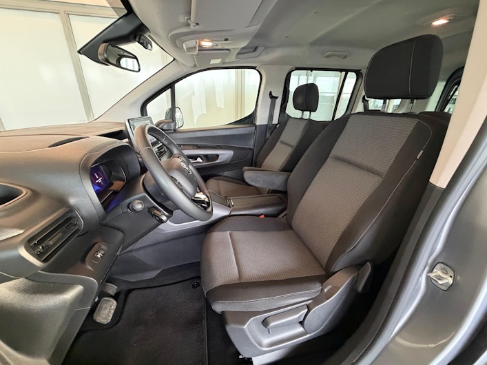 Vehicle image TOYOTA PROACE CITY VERSO