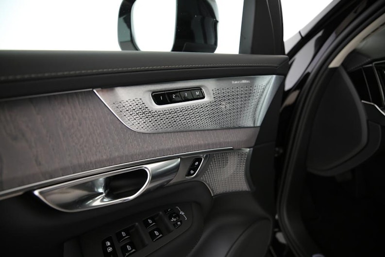 Vehicle image VOLVO EX 90