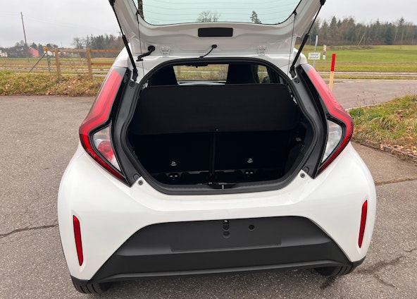 Vehicle image 6 Vehicle image 6