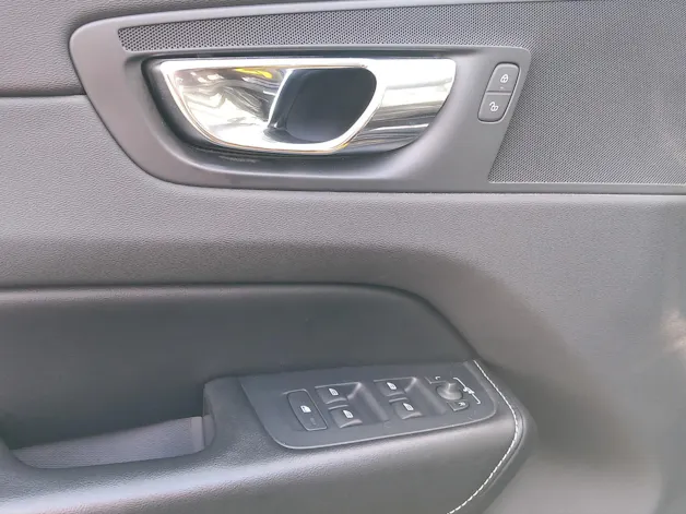 Volvo XC60 2.0 T5 R-Design