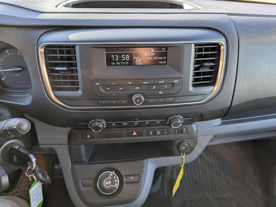 Vehicle image 10 Vehicle image 10