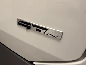 https://vehicle.imgix.net/4124235/cd89bd97-3cb6-4eba-96a1-a3cd35f3b50a.jpeg