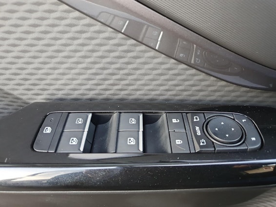 Vehicle image 15 Vehicle image 15