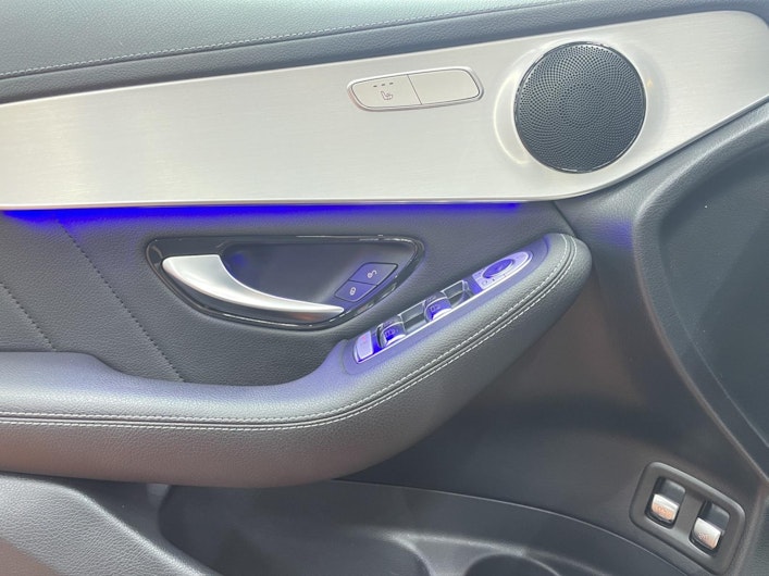 Vehicle image MERCEDES-BENZ GLC 220