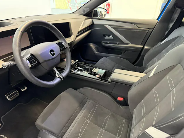Opel Astra-e Swiss Plus