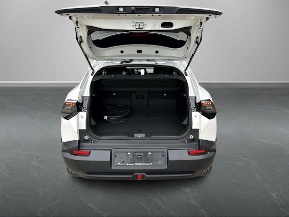 Vehicle image 4 Vehicle image 4