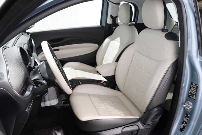 Vehicle image FIAT 500