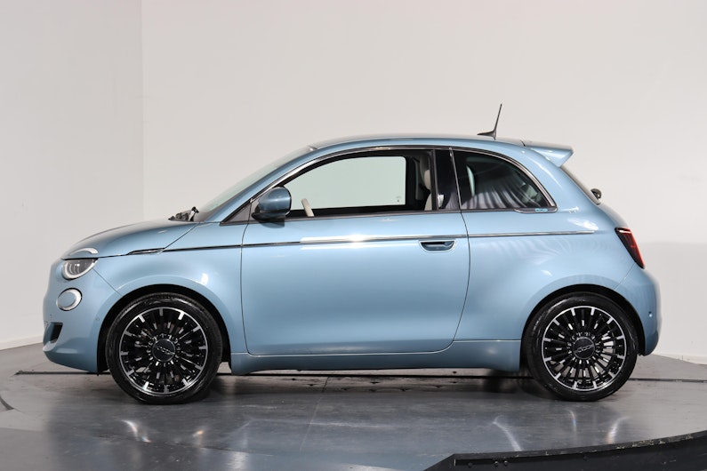 Vehicle image FIAT 500