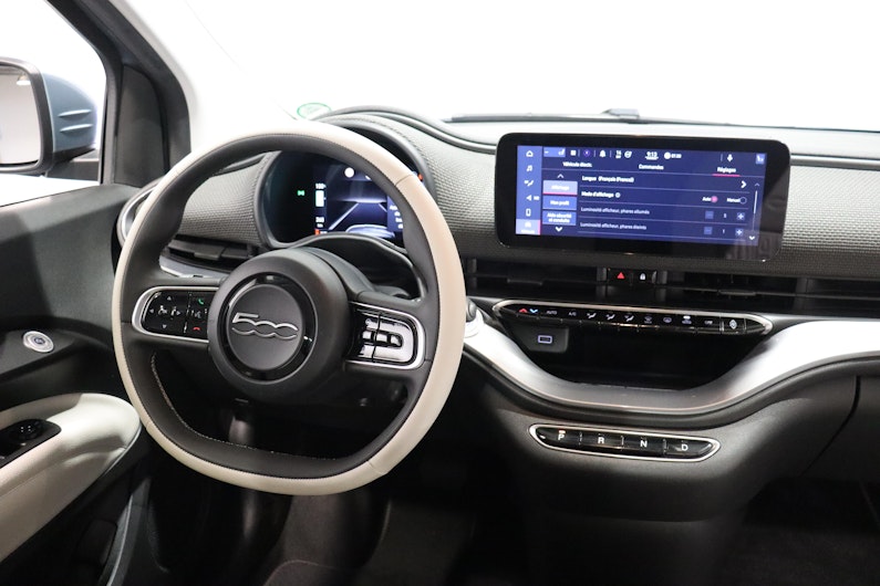 Vehicle image FIAT 500