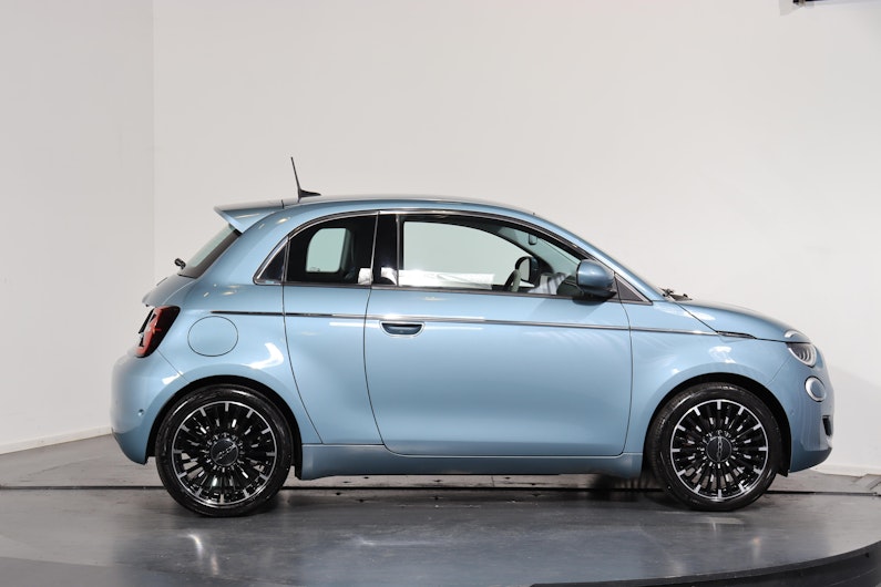 Vehicle image FIAT 500