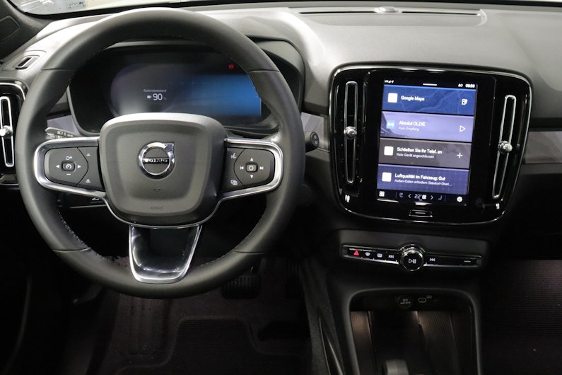 Vehicle image VOLVO XC40