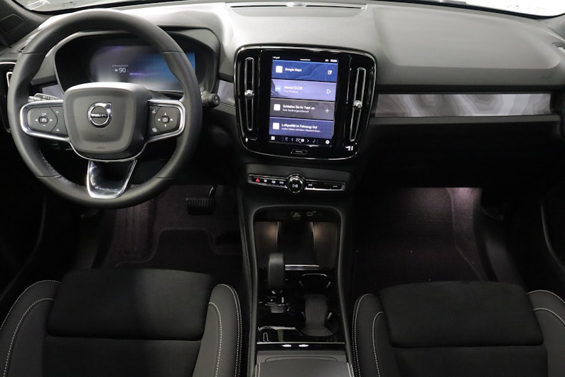 Vehicle image VOLVO XC40