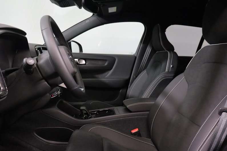 Vehicle image VOLVO XC40