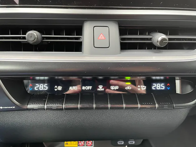 Lexus UX 300h F-Line