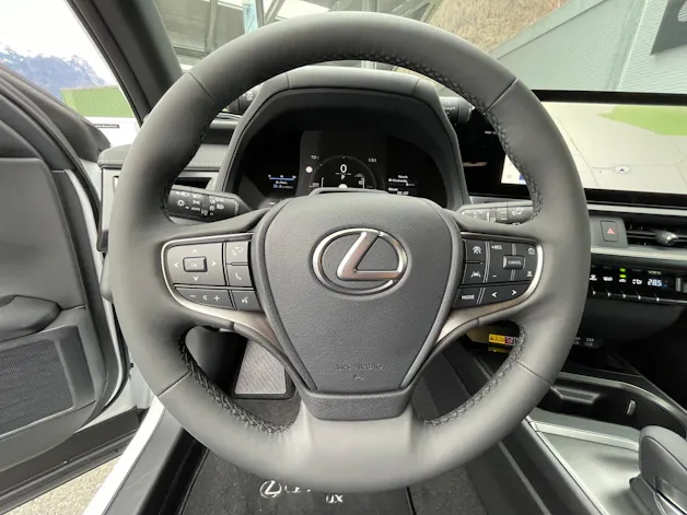 Lexus UX 300h F-Line