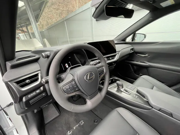 Lexus UX 300h F-Line