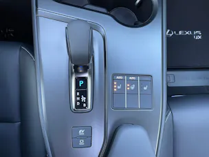 Lexus UX 300h F-Line