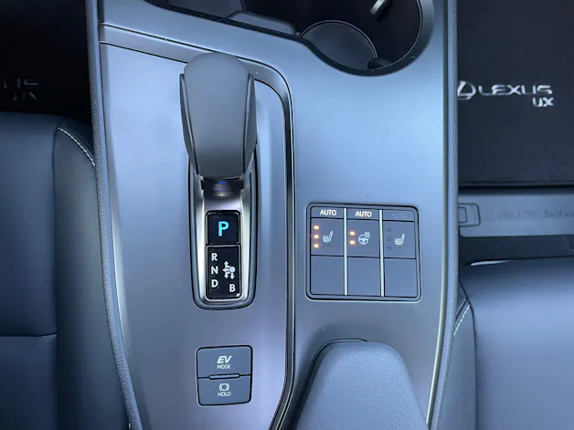 Lexus UX 300h F-Line