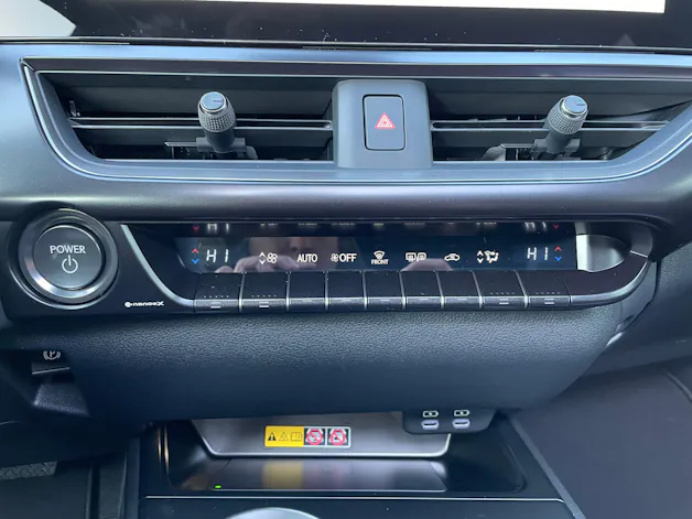 Lexus UX 300h F-Line